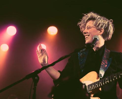 l'artiste canadienne Samuele en concert
