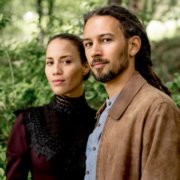 portrait du duo pop folk tahitien Vaiteani